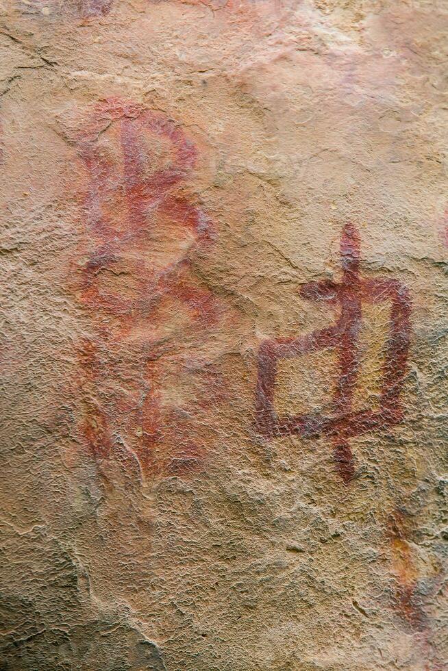 prehistórico pinturas en rock conocido como petroglifos en Colombia foto