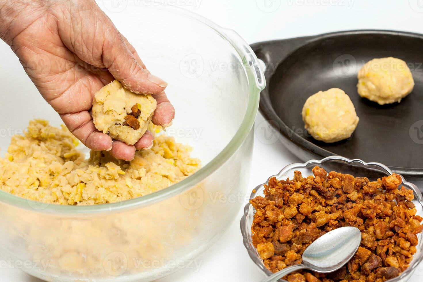 Preparation of plantain croquettes stuffed with pork cracklings photo