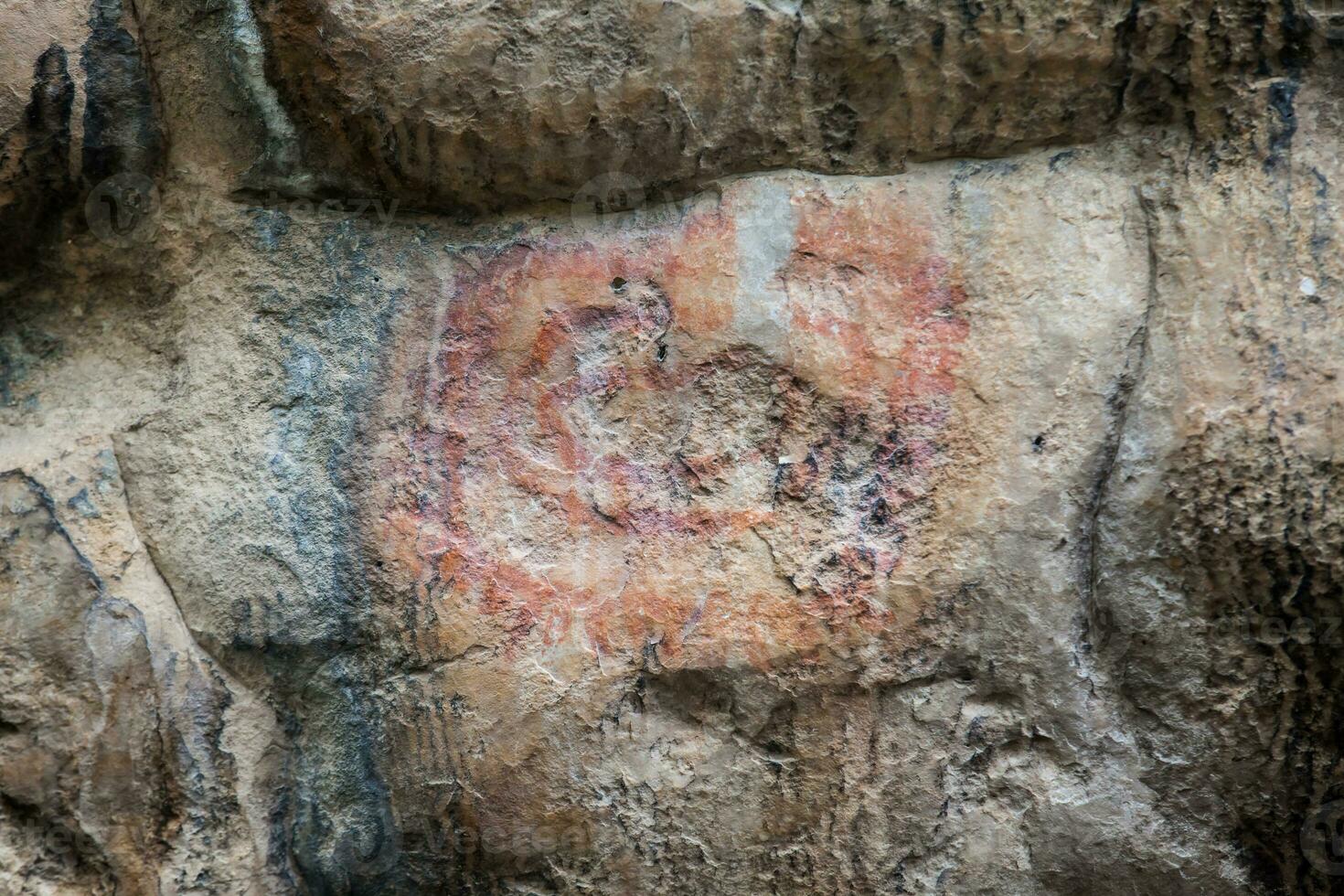 prehistórico pinturas en rock conocido como petroglifos en Colombia foto