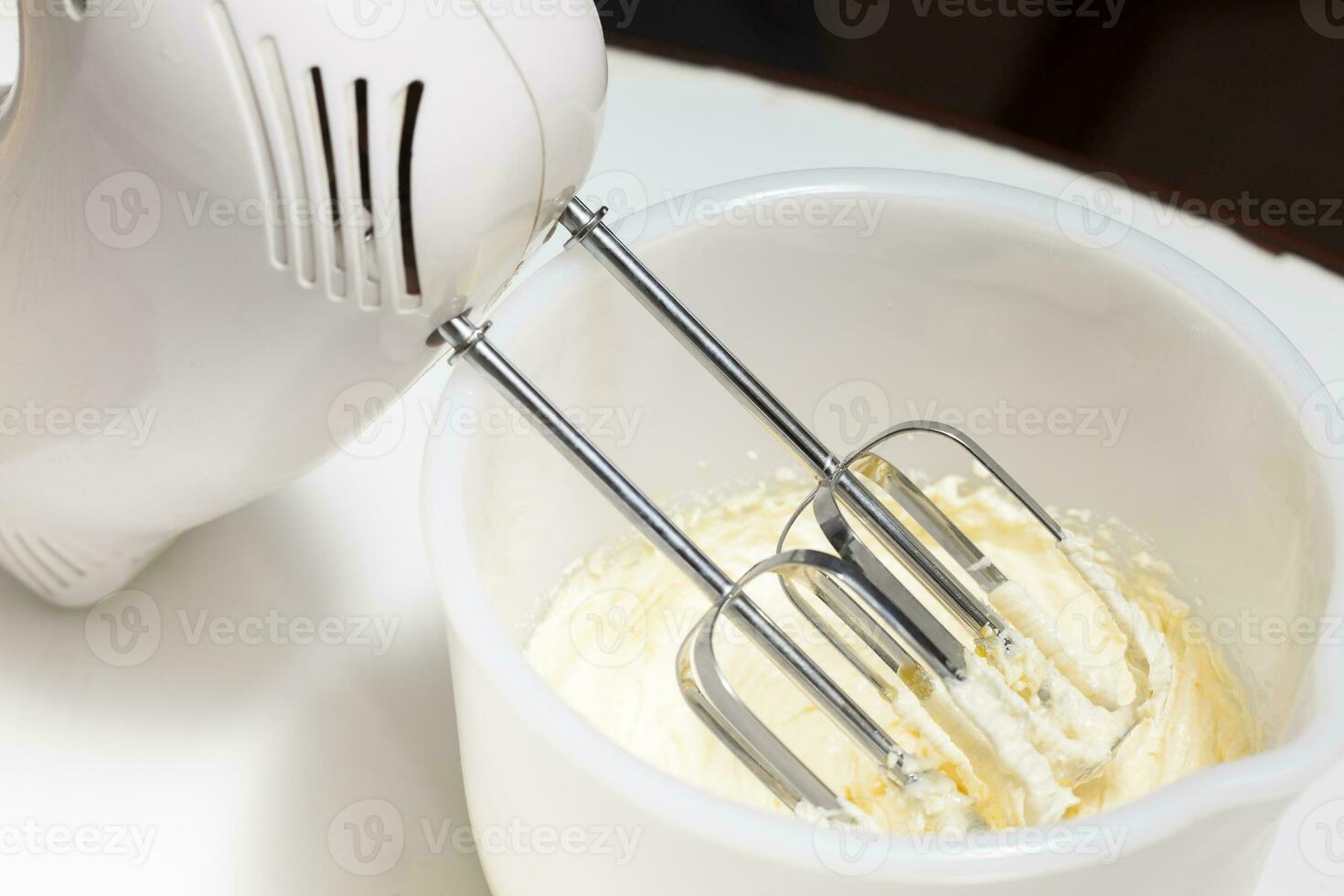 Hand mixer and bowl photo