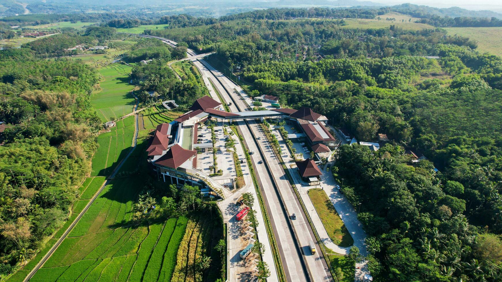 Aerial view of Parking space provided in the rest area of Pendopo 456 Salatiga. Semarang, Indonesia, August 26, 2022 photo