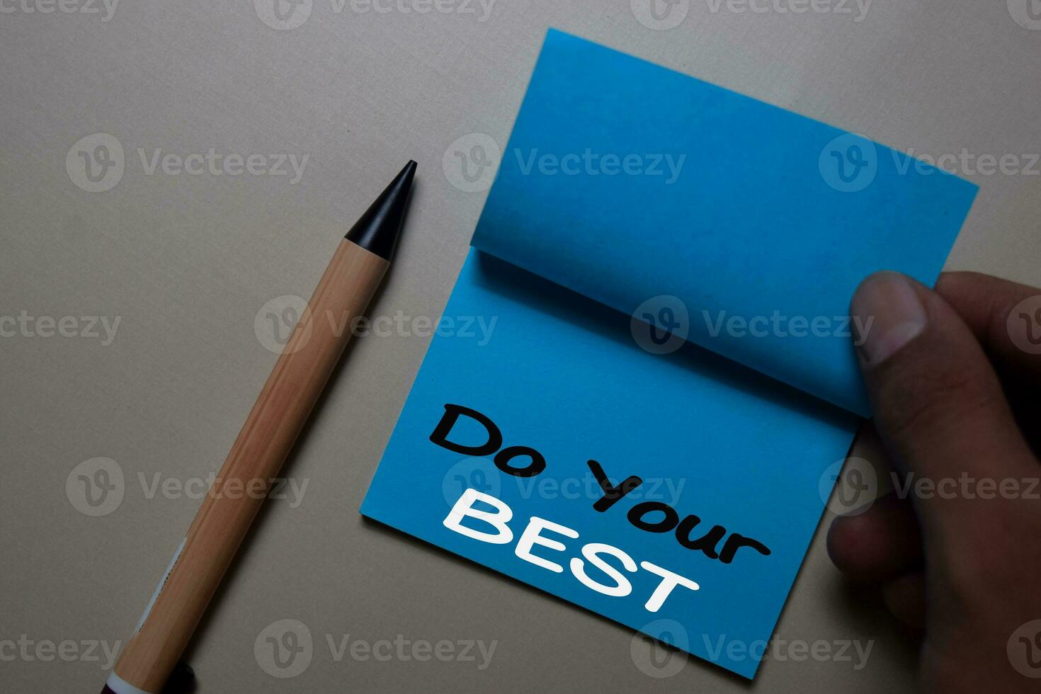 Do Your Best write on a sticky note isolated on office desk. photo