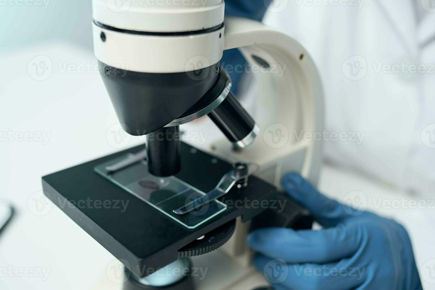 laboratorio microscopio biotecnología investigación trabajo foto