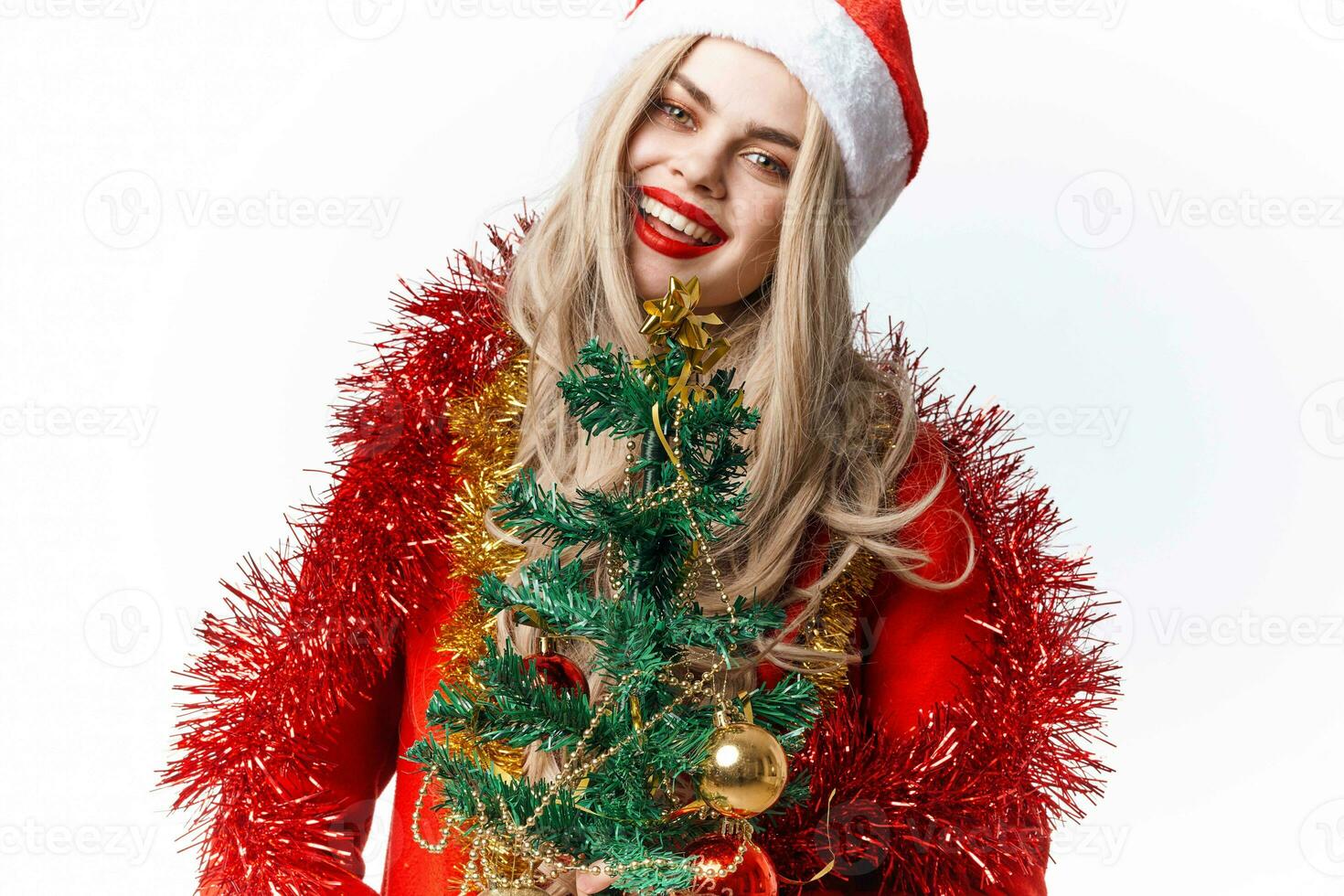 mujer en Papa Noel sombrero Navidad árbol juguetes decoración fiesta foto