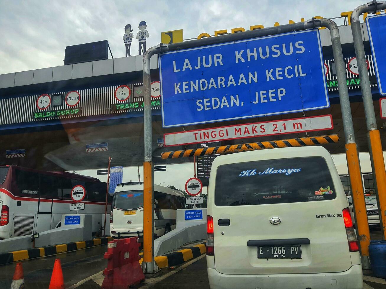 Cikampek, Indonesia in November 2022. The queue of cars that will enter the Cikampek Utama toll gate. photo