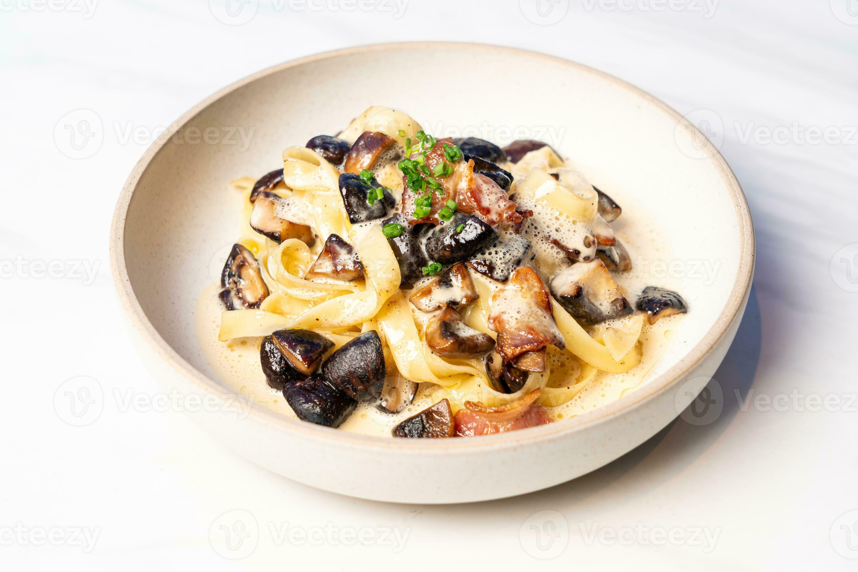 fettuccine truffle mushroom on plate 23739117 Stock Photo at Vecteezy