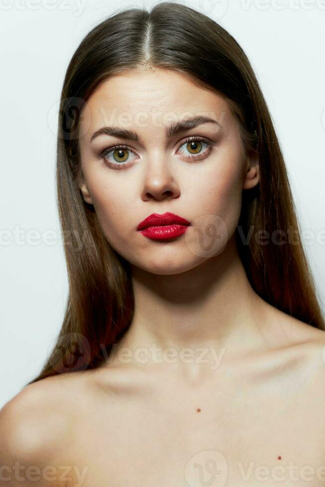 Brunette naked shoulders looking forward red lips photo