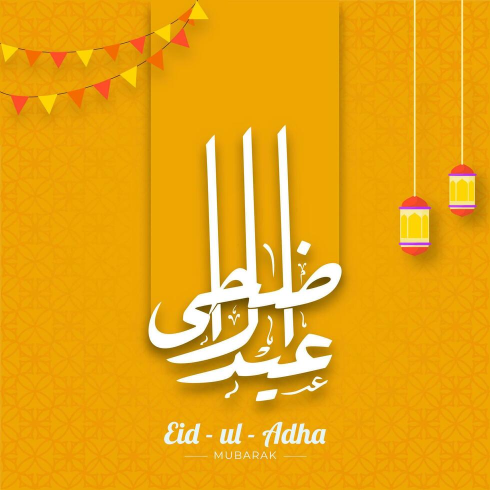 eid-ul-adha Mubarak caligrafía en Arábica idioma con colgando linternas y verderón banderas en amarillo islámico modelo antecedentes. vector