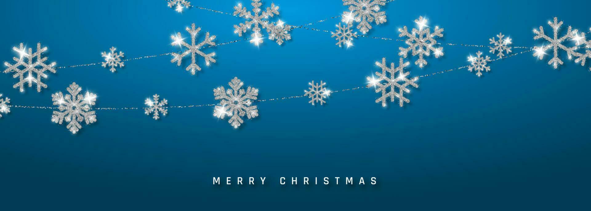 Navidad o nuevo año plata copo de nieve decoración guirnalda en azul antecedentes. colgando Brillantina copo de nieve. vector ilustración