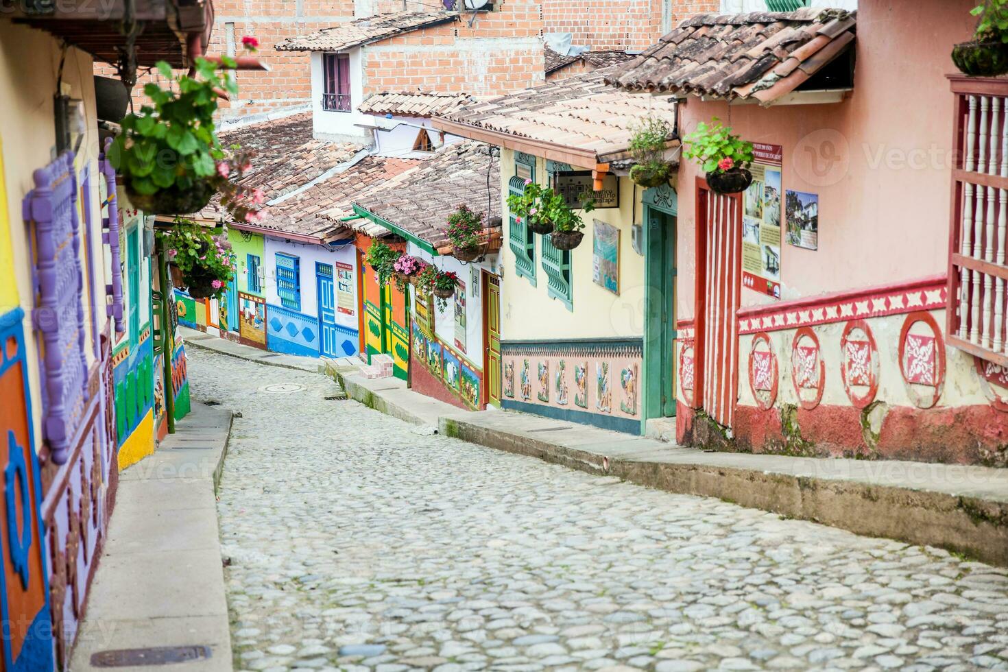 el vistoso colonial calles de cinta adhesiva, antioquia. Colombia foto