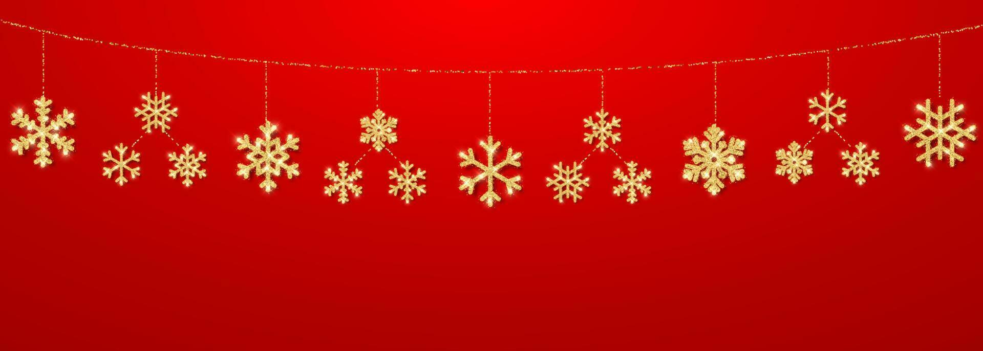 Navidad o nuevo año dorado copo de nieve decoración guirnalda en rojo antecedentes. colgando Brillantina copo de nieve. vector ilustración