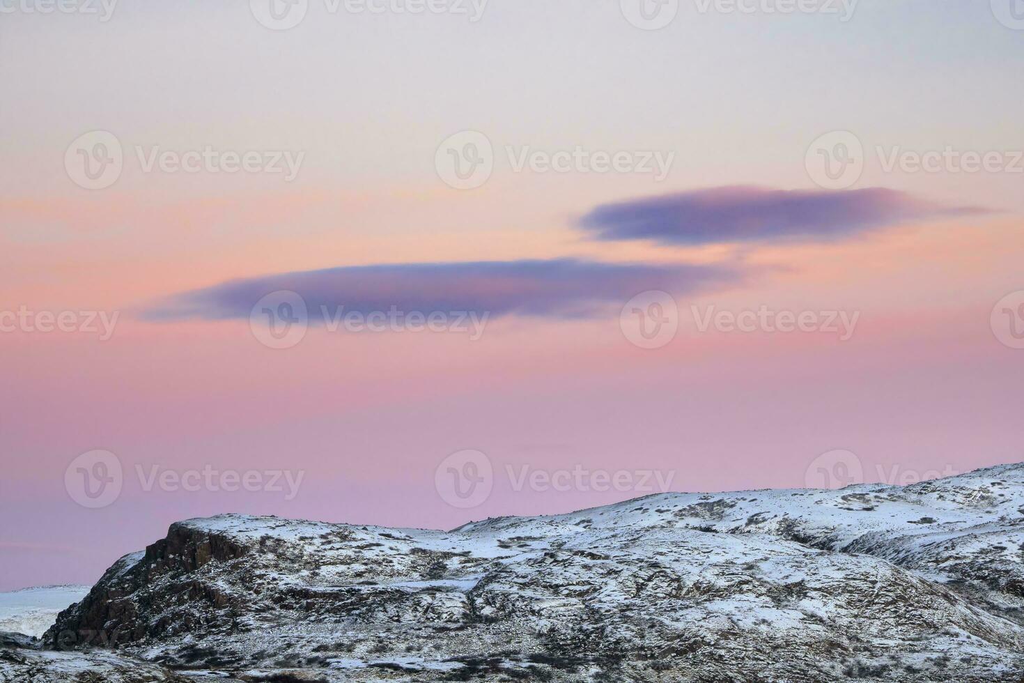 raro natural fenómeno, un lenticular nubes en el cielo. foto