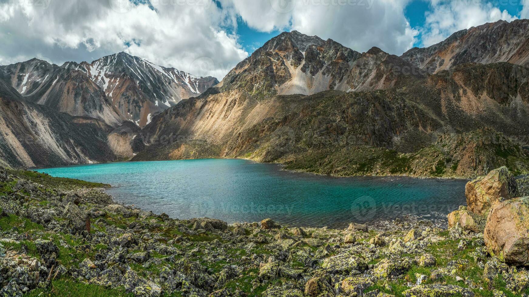 Colorful autumn landscape with clear mountain lake in sunshine. Bright scenery with beautiful turquoise lake. Clear high-altitude blue lake in the mountains. Kurai ridge. photo