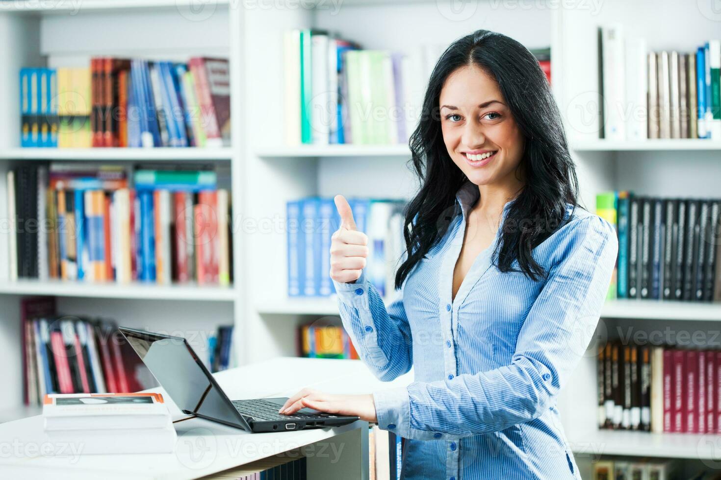 A student in the library photo