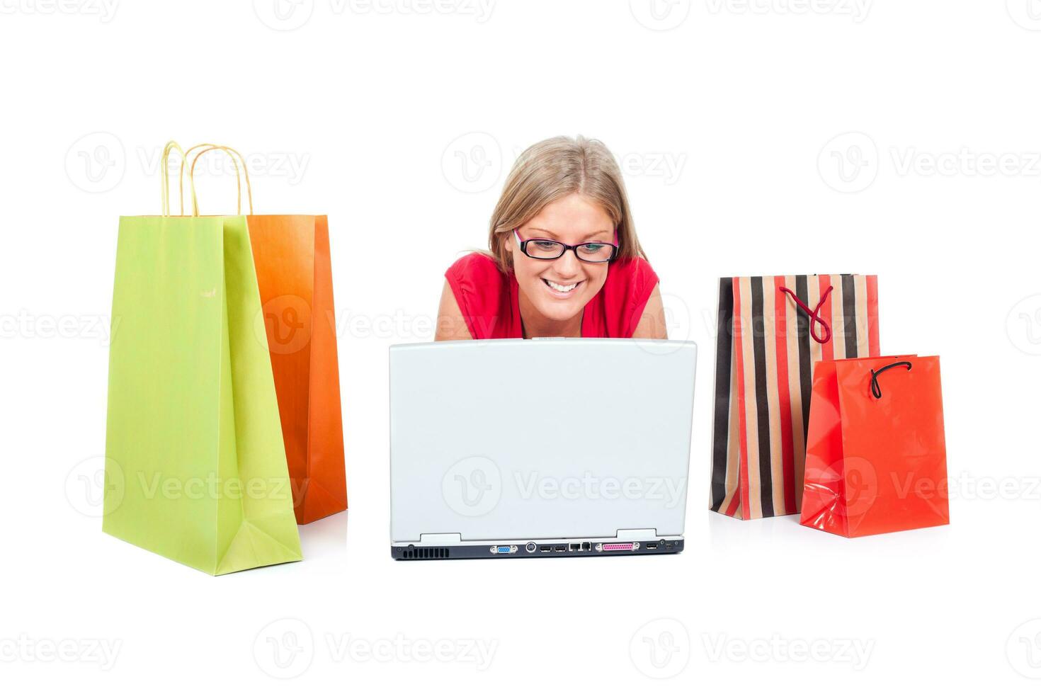 un mujer compras en línea foto