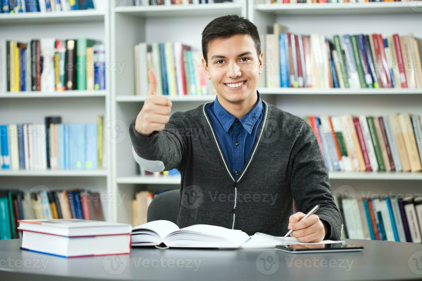 A student in the library photo