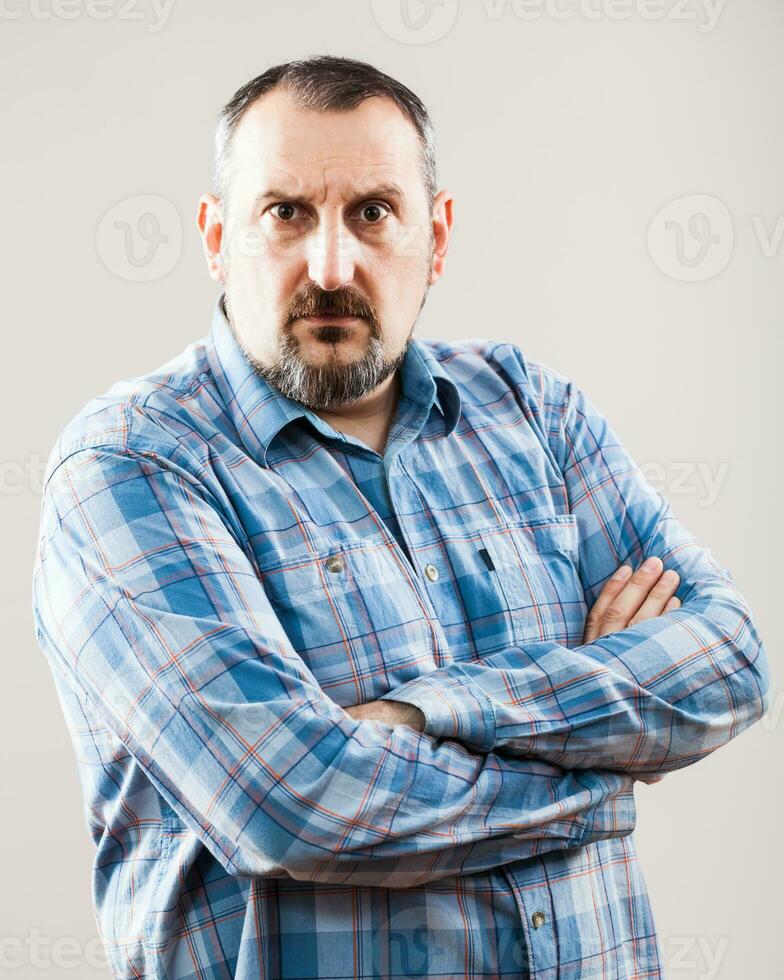 retrato de un hombre con azul tartán camisa foto