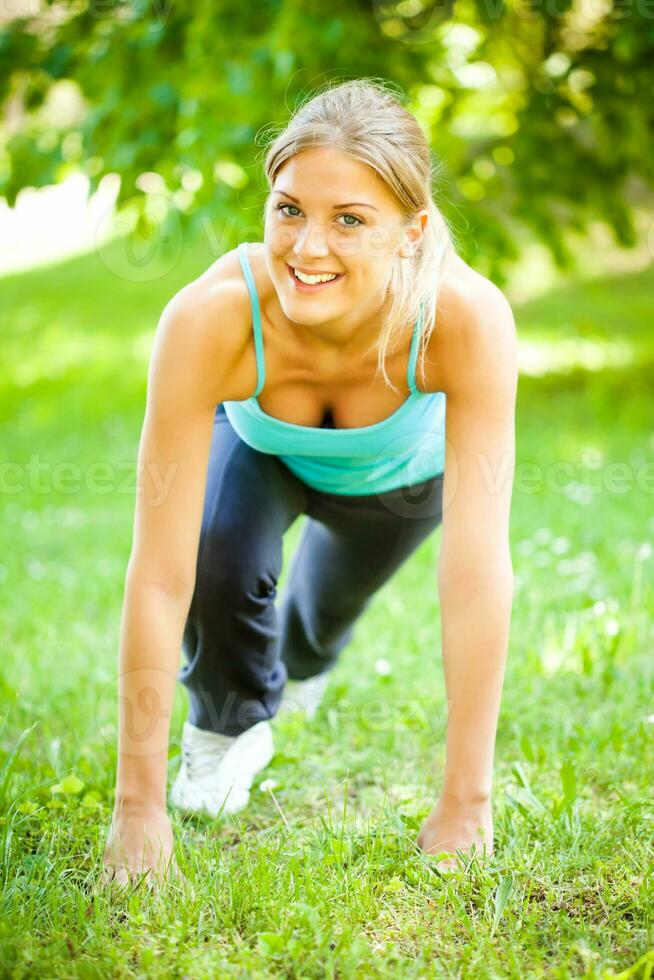 mujer haciendo físico actividad foto