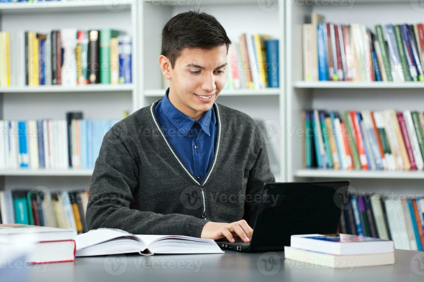 A student in the library photo