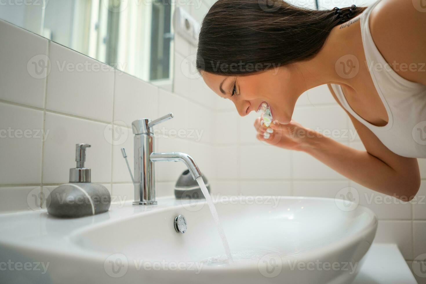 A woman who takes care of her teeth photo