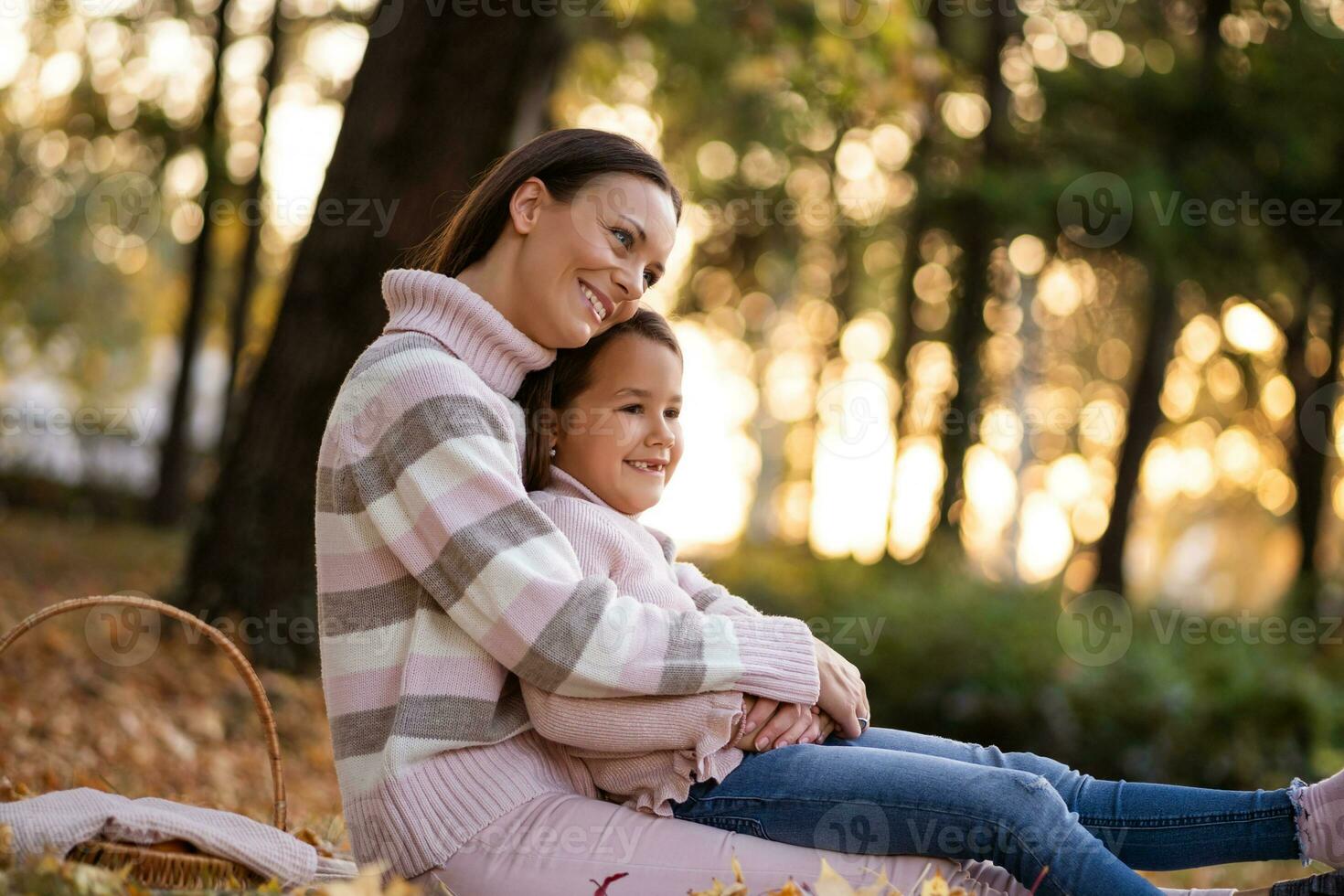 madre y hija gasto hora al aire libre foto