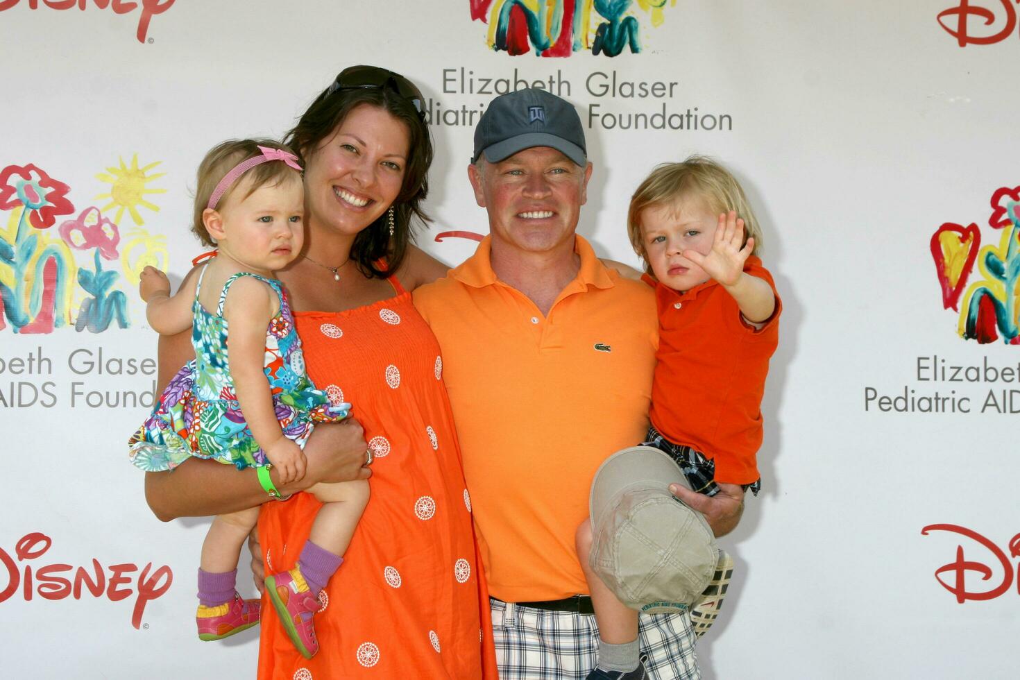 neal mcdonough esposa niños llegando a el un hora para héroes pediátrico SIDA 2008 beneficio a el veteranos administración jardines madera del oeste California junio 8 2008 2008 kathy hutchins hutchins foto