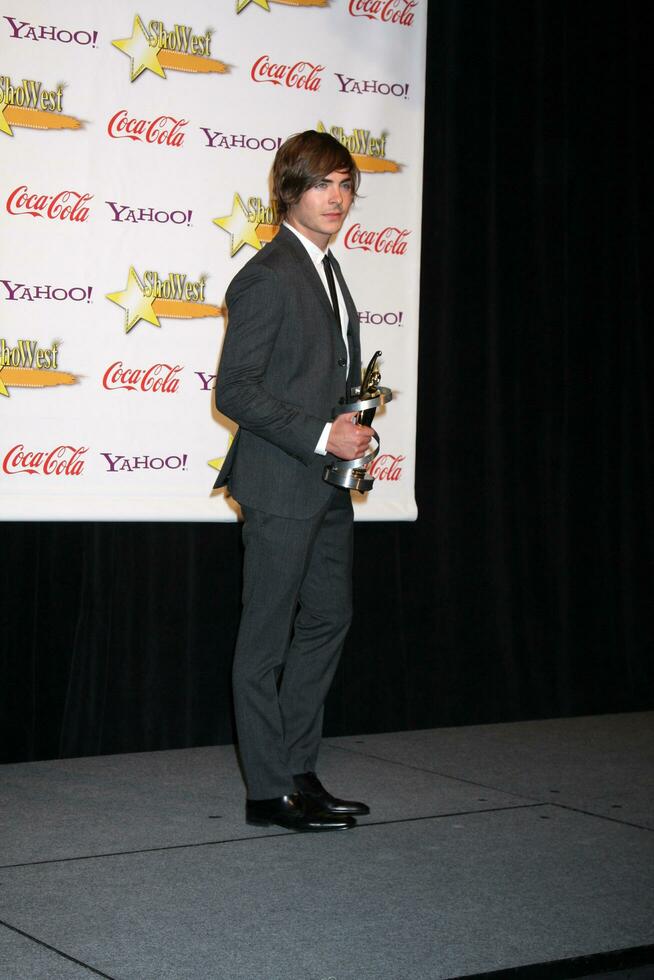 zac efrón en el prensa habitación de el mostrar premios gala a el París hotel casino en las vegas Nevada en abril 2 2009 2009 kathy hutchins hutchins foto