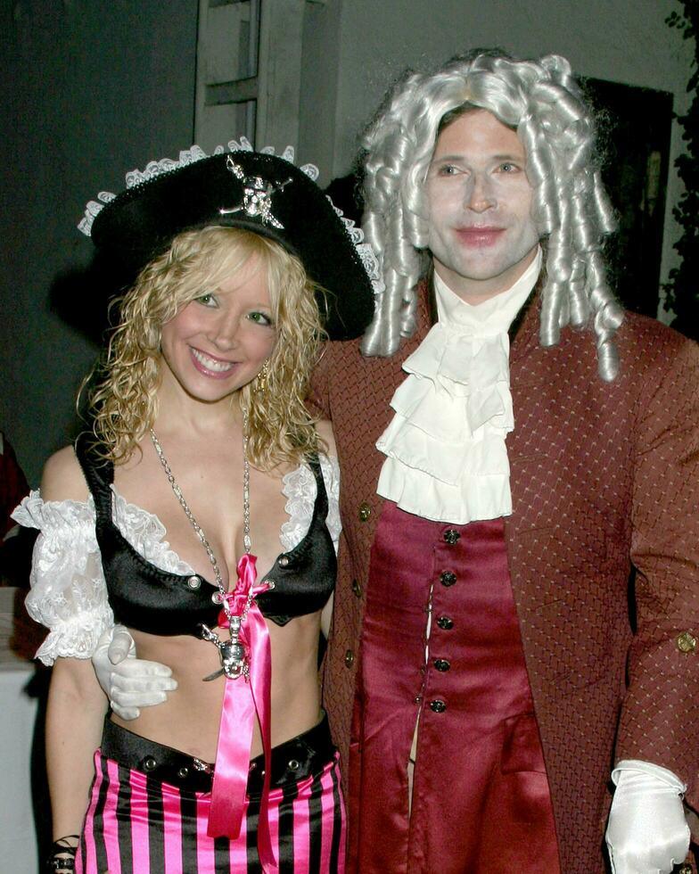 Courtney Peldon Crispin Glover Halloween Party Henson Studios Los Angeles CA October 30 2005 2005 Kathy HutchinsHutchins Photo