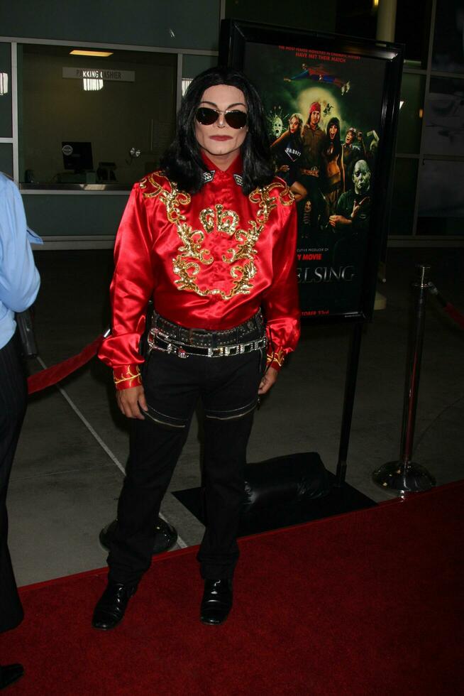 Eddie Delight Michael Jackson Impersonator arriving at the Stan Helsing Premiere ArcLight Theater Los Angeles CA October 20 2009 2009 Kathy Hutchins Hutchins Photo