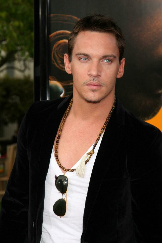 Jonathan Rhys Meyers arriving at the Soloist Premiere at Paramount