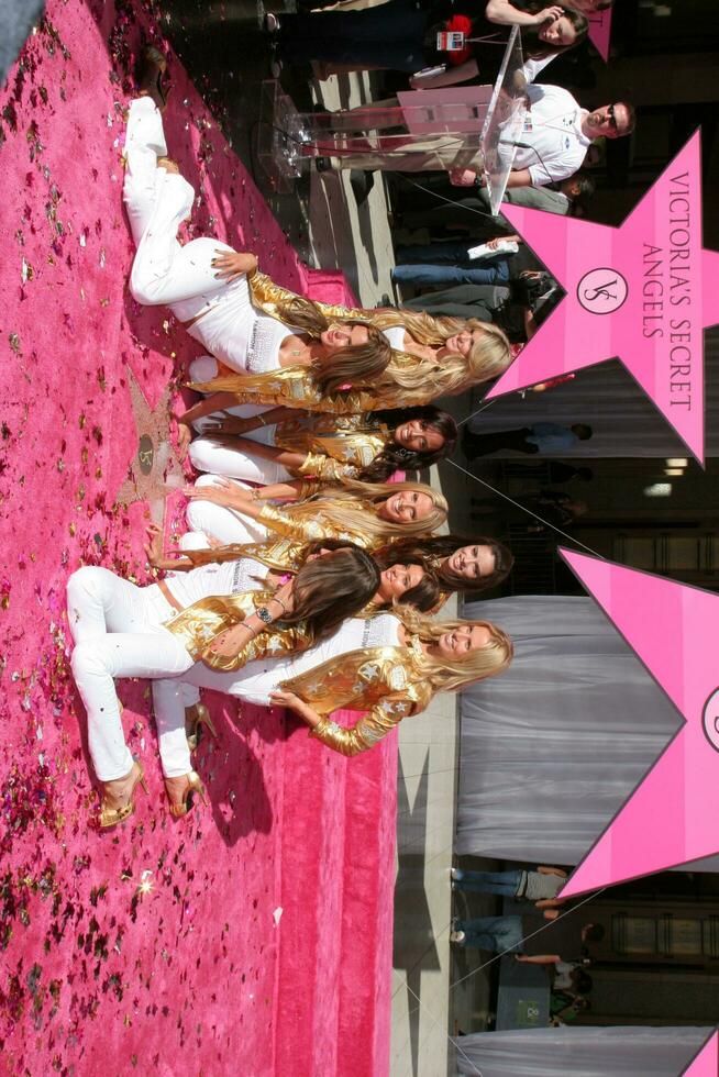 Victoria’s Secret Angels 24003816 Stock Photo at Vecteezy