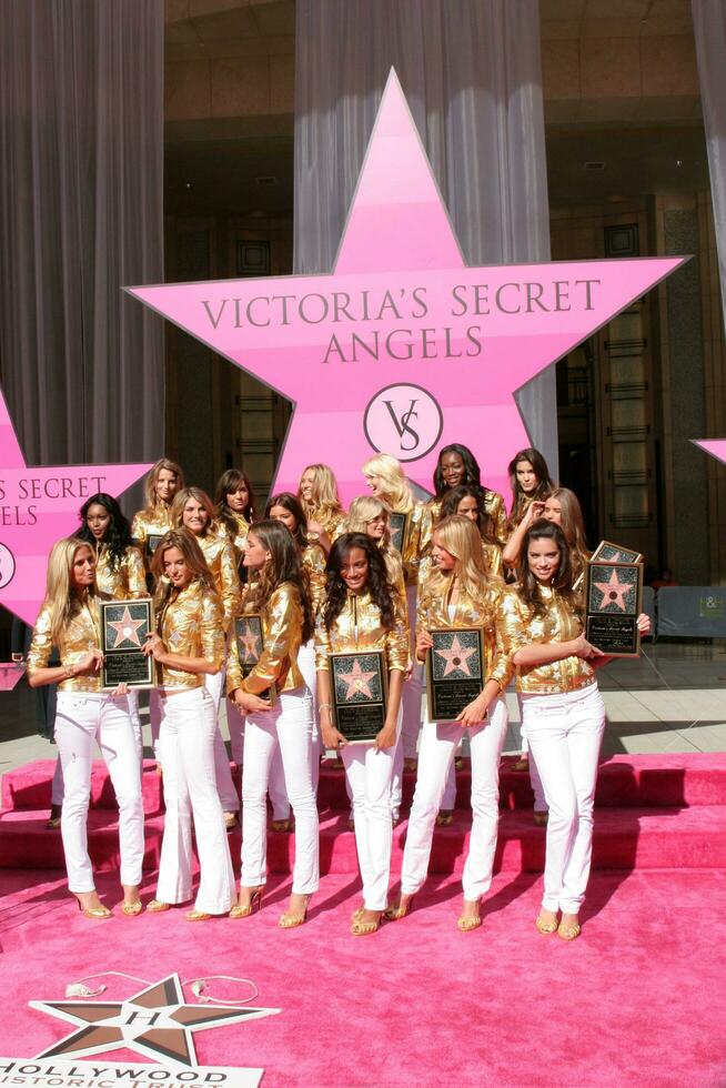 Victoria’s Secret Angels 24003822 Stock Photo at Vecteezy
