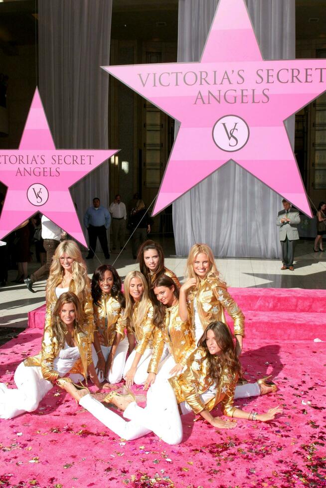 Victoria’s Secret Angels 24003867 Stock Photo at Vecteezy