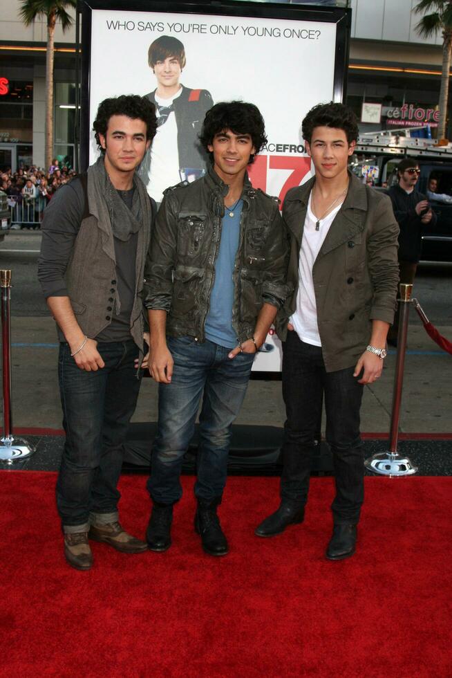 Jonas Brothers    arriving at the 17 Again Premiere at Graumans Chinese Theater in Los Angeles CA on April 14 20092009 photo
