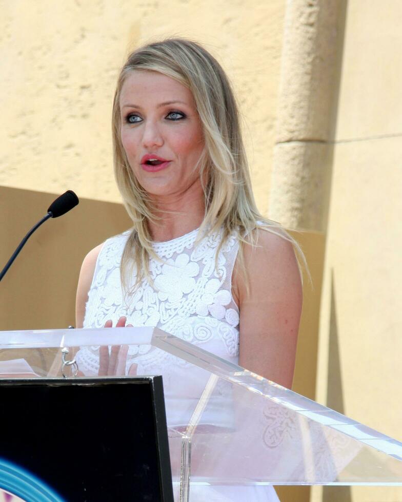 Cameron Diaz at the Cameron Diaz Star on the Hollywood Walk of Fame Ceremony in front of the Egyptian Theater on June 22 2009 2009 Kathy Hutchins Hutchins Photo