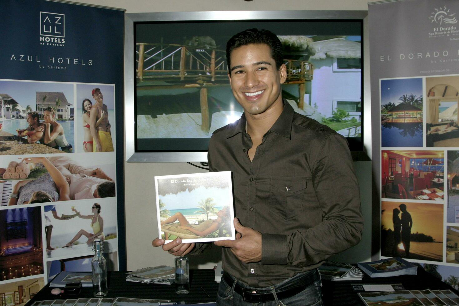 Mario Lopez GBK Emmy Gifting Suite Hollywood Roosevelt Hotel Los Angeles CA September 13 2007 2007 Kathy Hutchins Hutchins Photo
