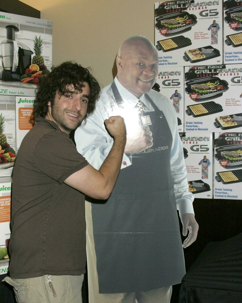 David Krumholtz GBK Emmy Gifting Suite Hollywood Roosevelt Hotel Los Angeles CA September 13 2007 2007 Kathy Hutchins Hutchins Photo