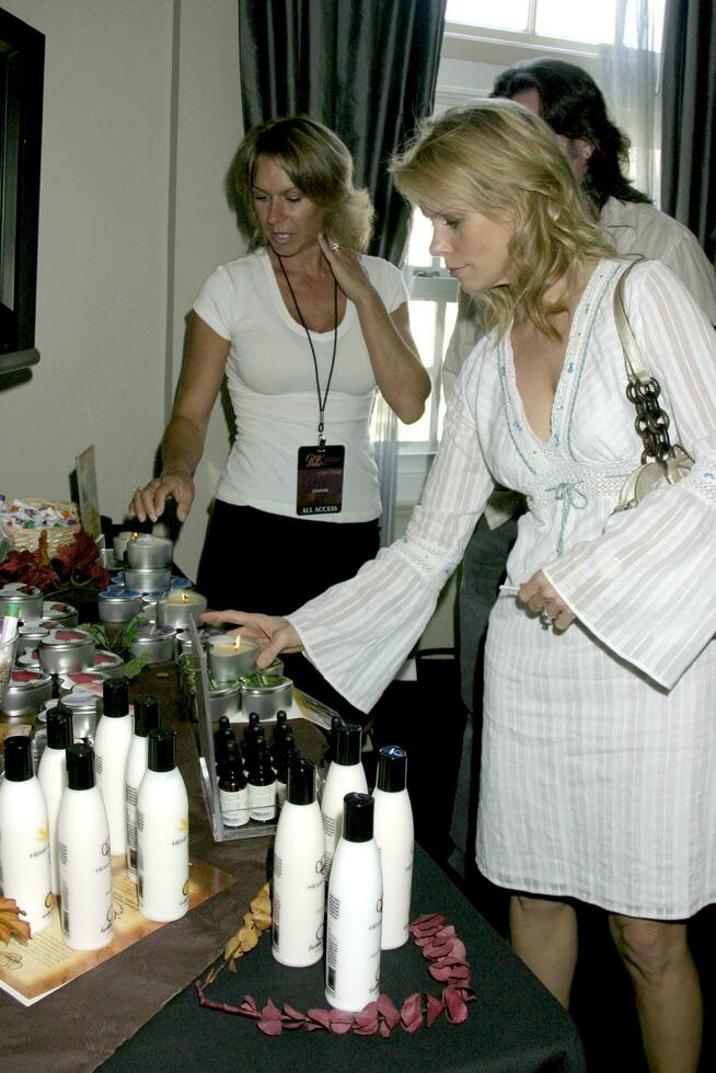 Cheryl Hines GBK Emmy Gifting Suite Hollywood Roosevelt Hotel Los Angeles CA September 13 2007 2007 Kathy Hutchins Hutchins Photo