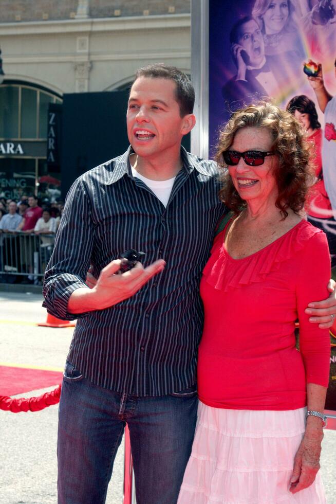 Jon Cryer  mom arriving at the Shorts Premiere at Gaumans Chinese Theater in Hollywood CA on August 15 2009 2009 Kathy Hutchins Hutchins Photo