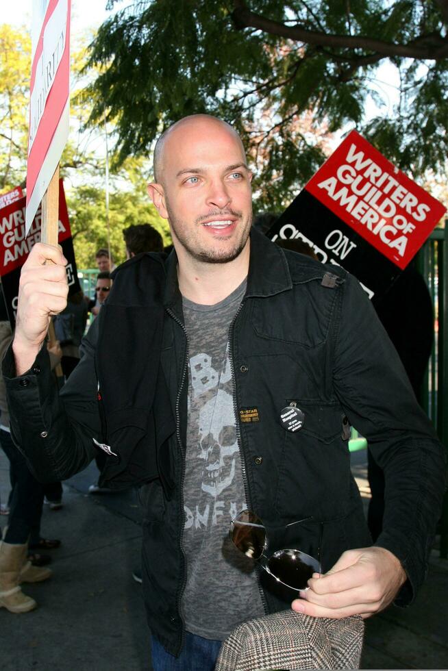 Graham Shiels Soap Opera AFTRA Actors Support Writers Guild of America Strike CBS Television City December 17 2007 Los Angeles CA 2007 Kathy Hutchins Hutchins Photo