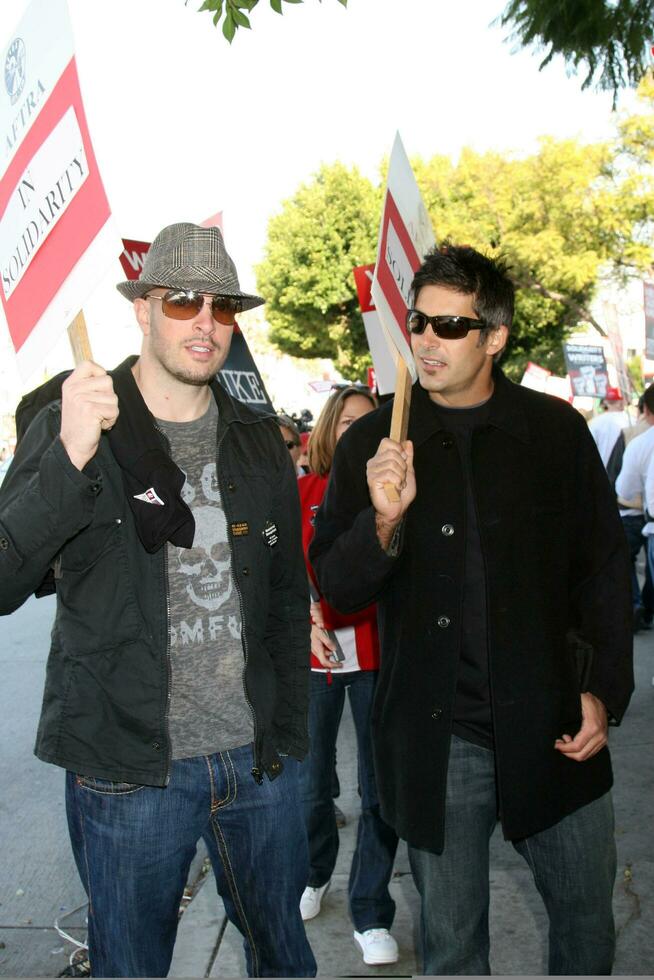 Graham Shiels  Galen Gering Soap Opera AFTRA Actors Support Writers Guild of America Strike CBS Television City December 17 2007 Los Angeles CA 2007 Kathy Hutchins Hutchins Photo
