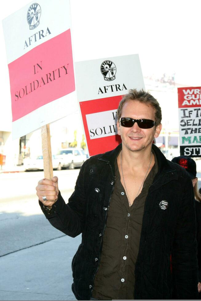 Sebastian Roche Soap Opera AFTRA Actors Support Writers Guild of America Strike CBS Television City December 17 2007 Los Angeles CA 2007 Kathy Hutchins Hutchins Photo