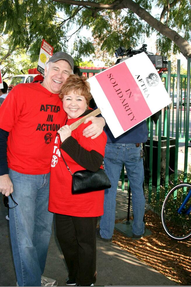 Robert Pine  Patrika Darbo Soap Opera AFTRA Actors Support Writers Guild of America Strike CBS Television City December 17 2007 Los Angeles CA 2007 Kathy Hutchins Hutchins Photo