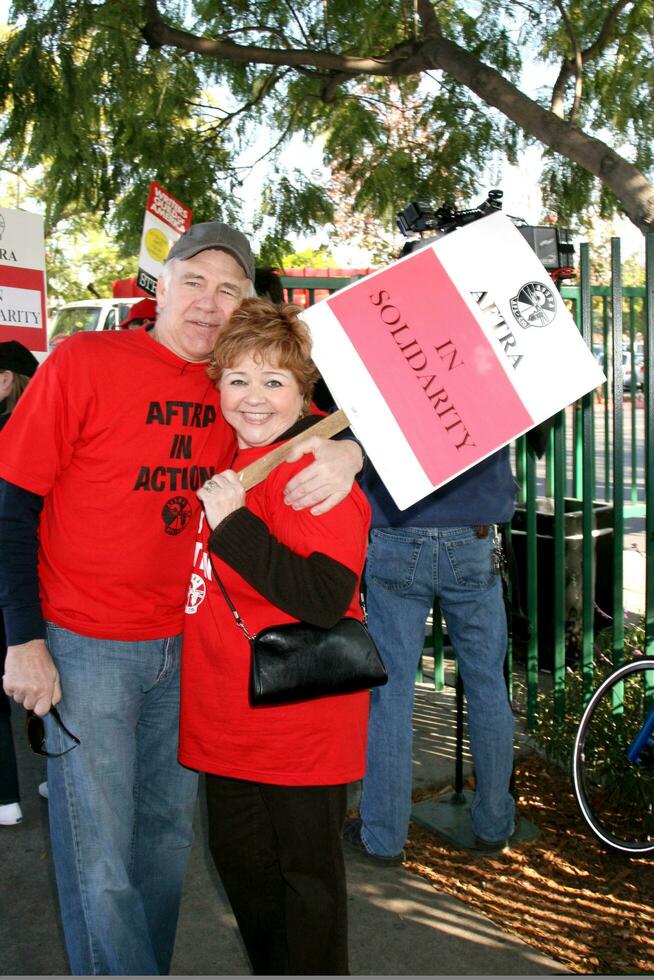 Robert Pine  Patrika Darbo Soap Opera AFTRA Actors Support Writers Guild of America Strike CBS Television City December 17 2007 Los Angeles CA 2007 Kathy Hutchins Hutchins Photo