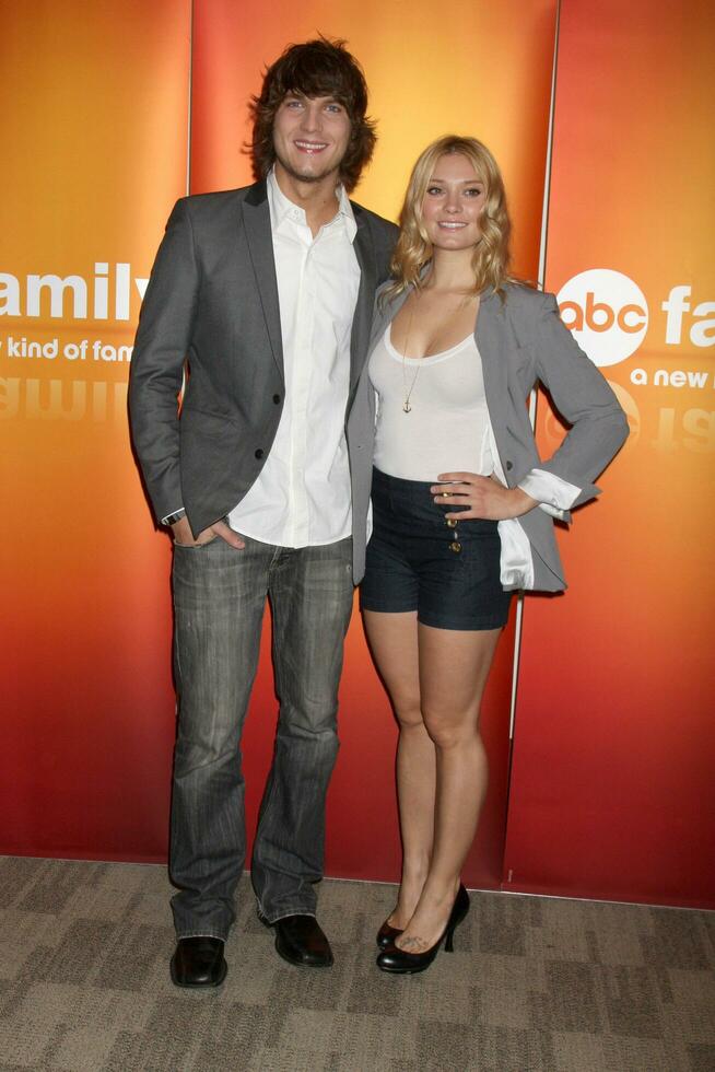 Scott Miguel fomentar Spencer grammer a el disney a B C televisión grupo verano prensa dulce de leche cuajada a el a B C oficinas en Burbank California en mayo 29 2009 foto