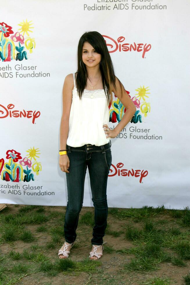 selena gomez llegando a el un hora para héroes pediátrico SIDA 2008 beneficio a el veteranos administración jardines madera del oeste California junio 8 2008 2008 kathy hutchins hutchins foto