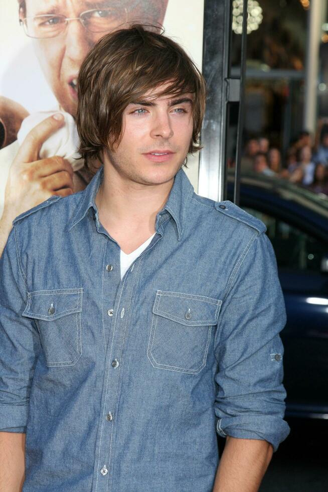 Zac Efron arriving at the World Premiere of Hangover at Graumans Chinese Theater in Los Angeles CA on June 1 2009 2009 Kathy Hutchins Hutchins Photo