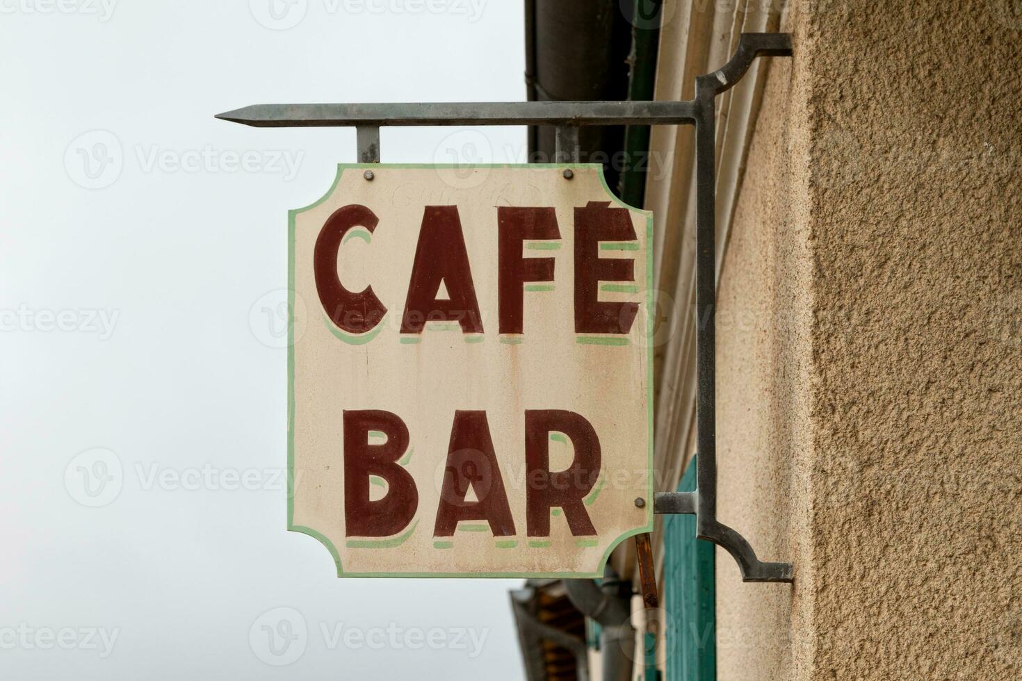 antiguo café bar firmar en francés foto