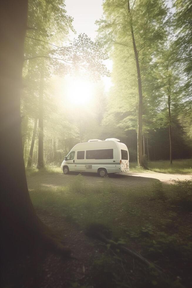 en el la carretera con nuestra camper camioneta un soleado viaje mediante verde bosques ai generado foto