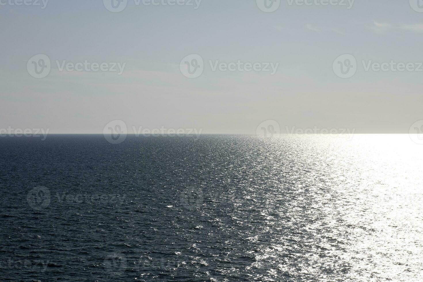 Waves macro summer abstract ferry trippy view Canon Eos 5DS 50,6 Megapixels no edit photo